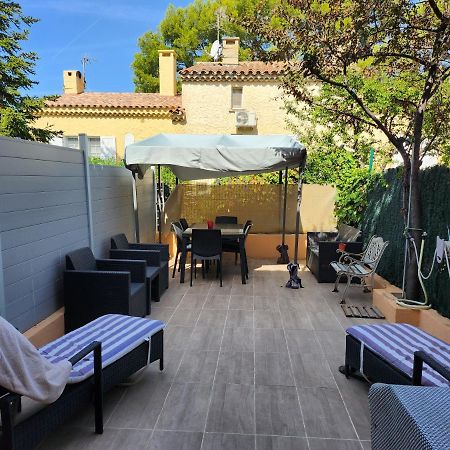 Petit coin de paradis au soleil près de la mer Saint-Cyr-sur-Mer Extérieur photo