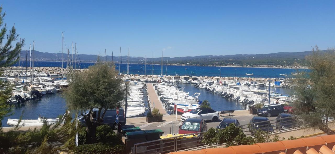 Petit coin de paradis au soleil près de la mer Saint-Cyr-sur-Mer Extérieur photo
