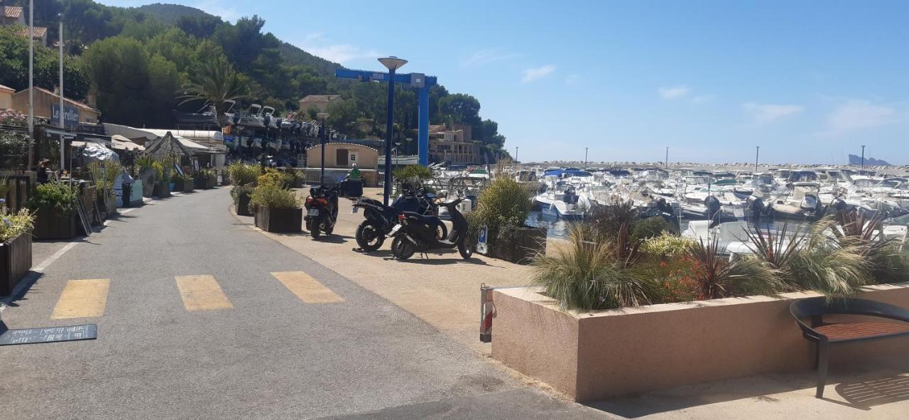 Petit coin de paradis au soleil près de la mer Saint-Cyr-sur-Mer Extérieur photo